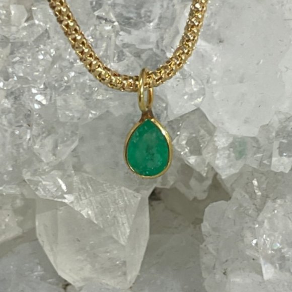 Shimmering! .47CT Natural Colombian Emerald 14K Yellow Gold Pendant OOAK 11x4mm - Picture 1 of 9